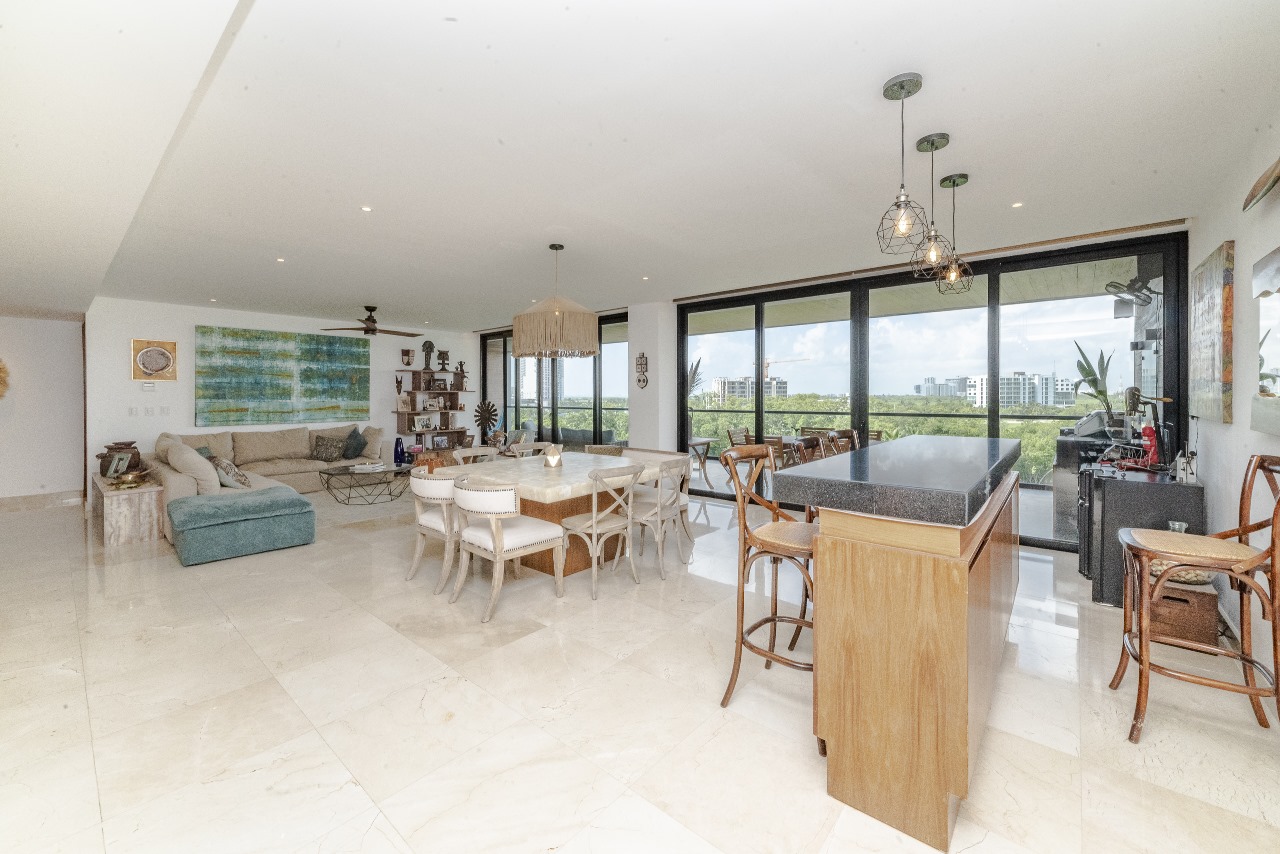 Luxurious three-bedroom condo in Cancun