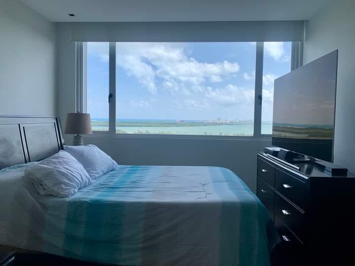 Elegant Apartment with Sea and Lagoon Views in Cancun