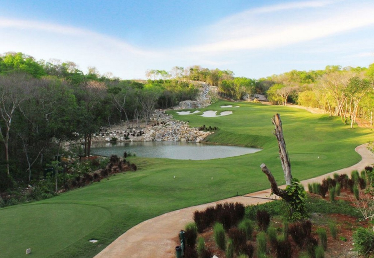 Lakefront lot for sale in golf community