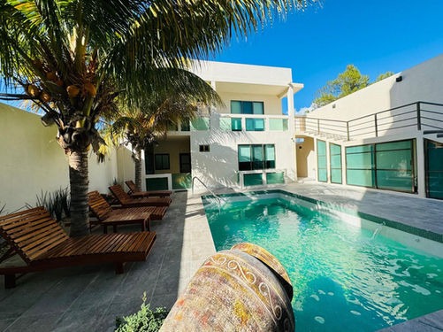 44341 Beautiful penthouse with three bedrooms and Lock-Off  - Condo