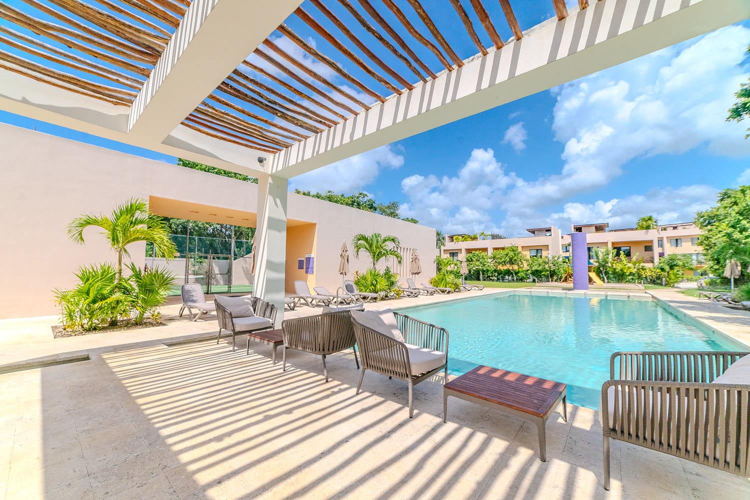 44651 Spacious 3-Bedroom Condo with Private  - Condo