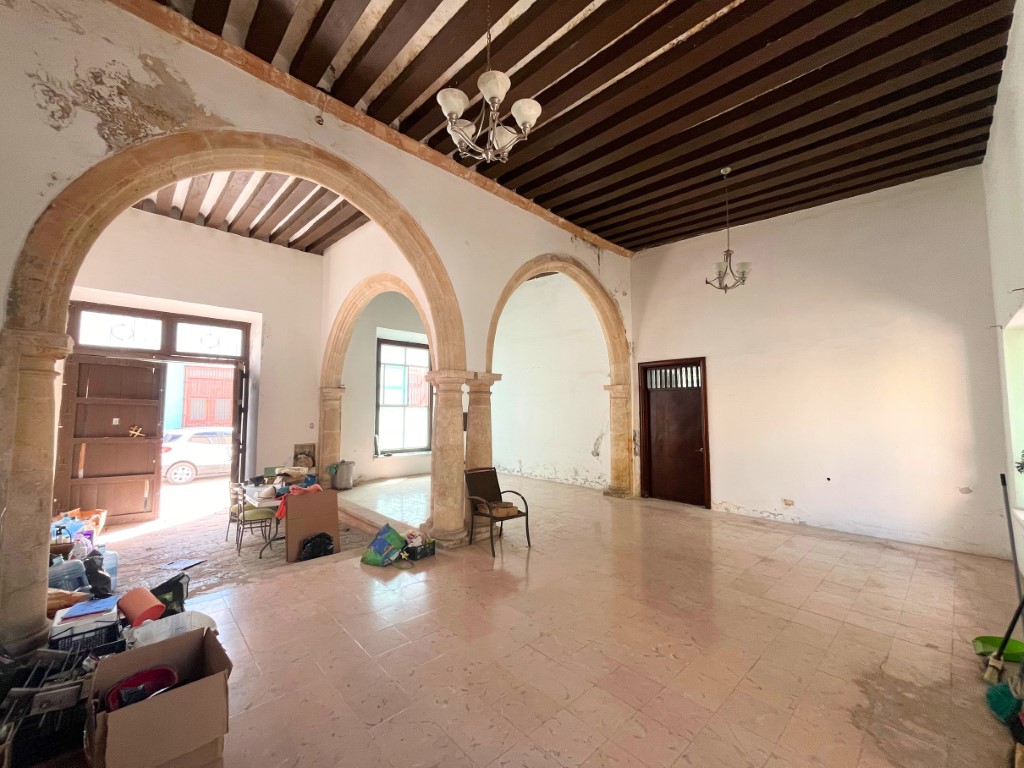 Colonial House with 4 Bedrooms in the Guadalupe Neighborhood