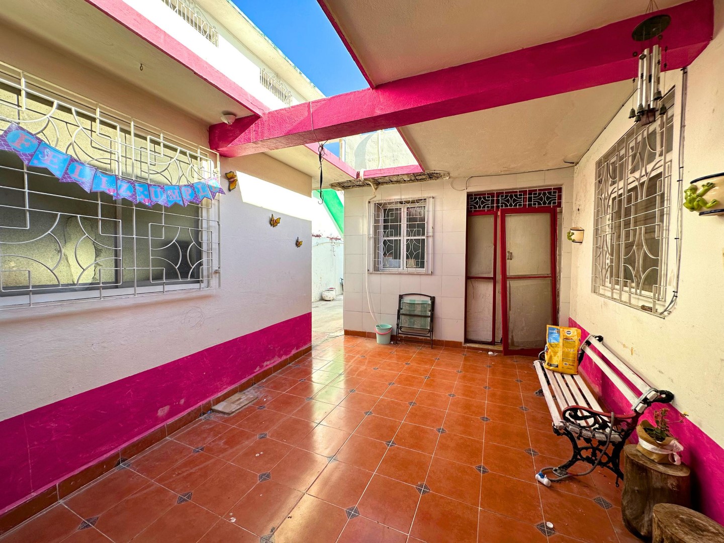 Charming Colonial 5-Bedroom House in Guadalupe Neighborhood