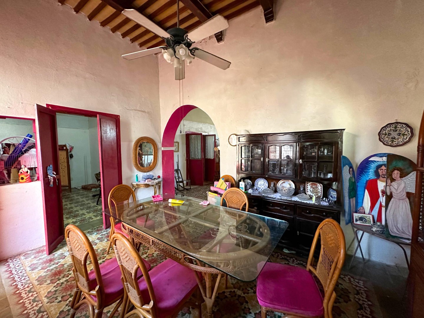 Charming Colonial 5-Bedroom House in Guadalupe Neighborhood