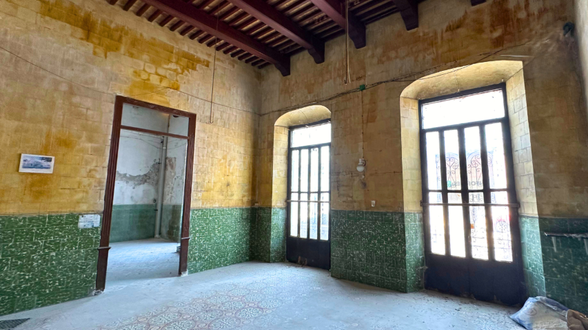 Colonial Property in the Heart of Guadalupe Neighborhood