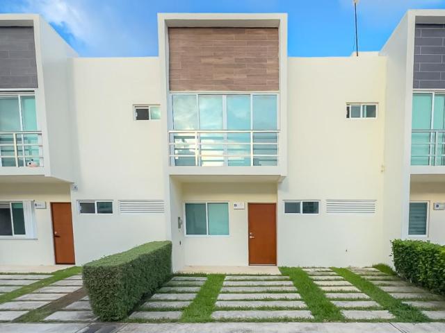 Three-bedroom house with access to Avenida Huayacán