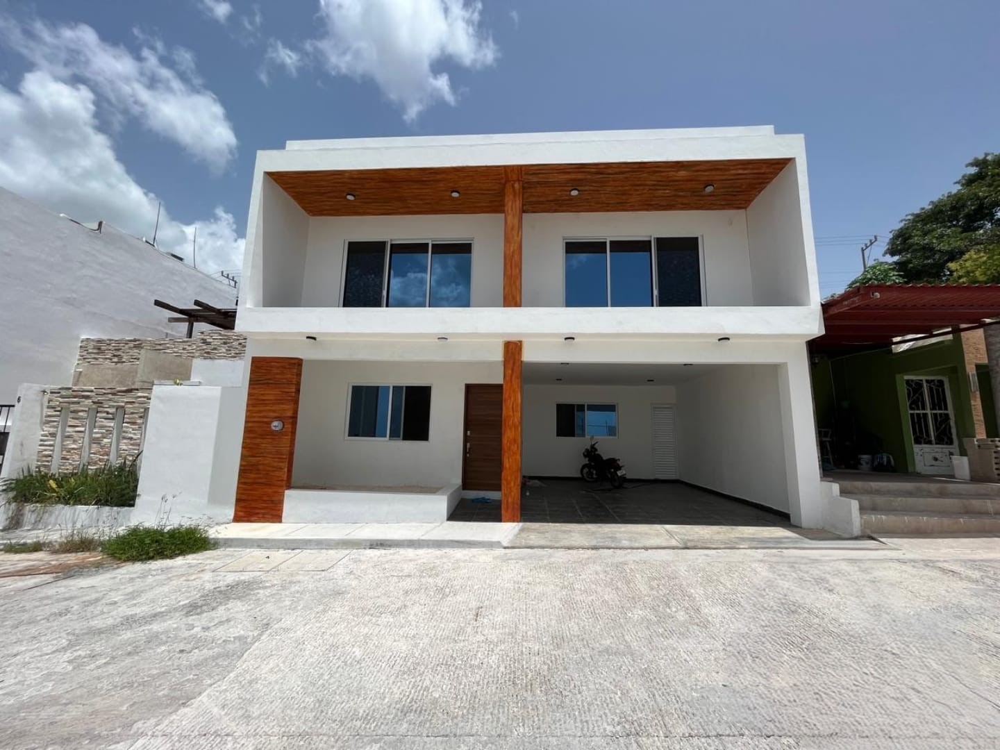 45007 Charming Three-Bedroom, Two-Story House in  - Home
