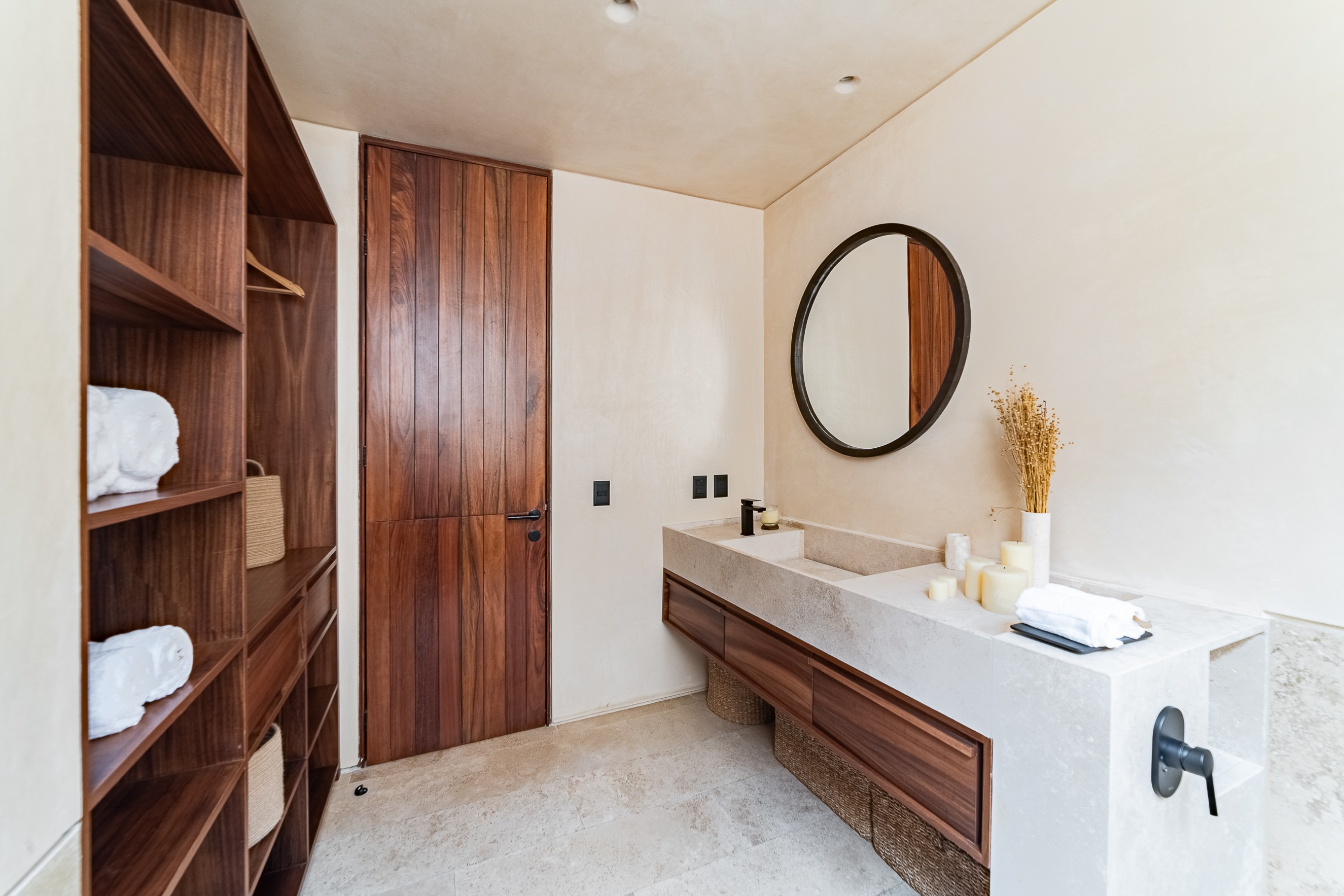 1 bedroom condo with beautiful views.