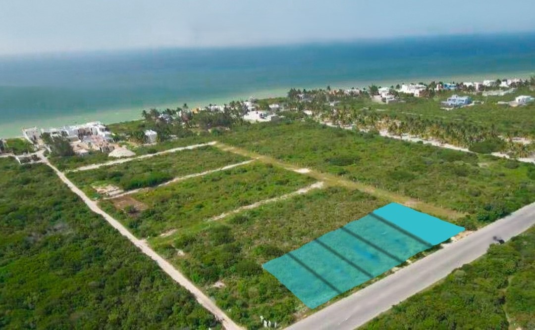 45269 Residential lot in Chicxulub Puerto with beach  - SingleFam Lot