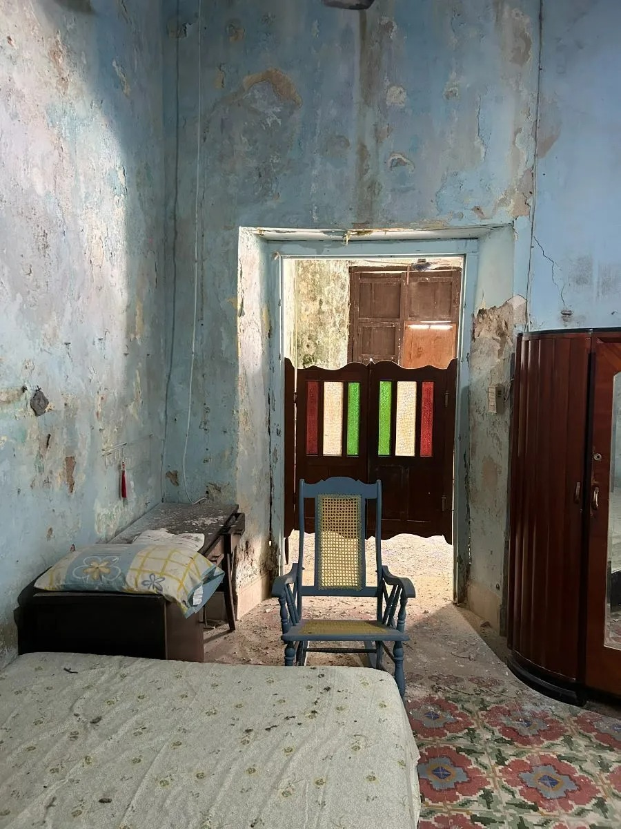 Colonial house with two bedrooms and original elements