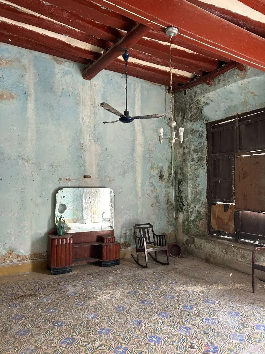 Colonial house with two bedrooms and original elements