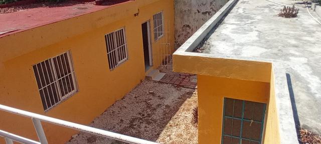 Property with a commercial space and 6 apartments in Campeche
