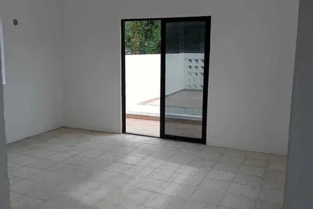 Spacious two-story property with 4 bedrooms in Mérida