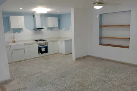Spacious two-story property with 4 bedrooms in Mérida