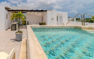 Penthouse with Rooftop Jacuzzi and Prime Amenities