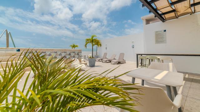 2 Studios with nice amenities