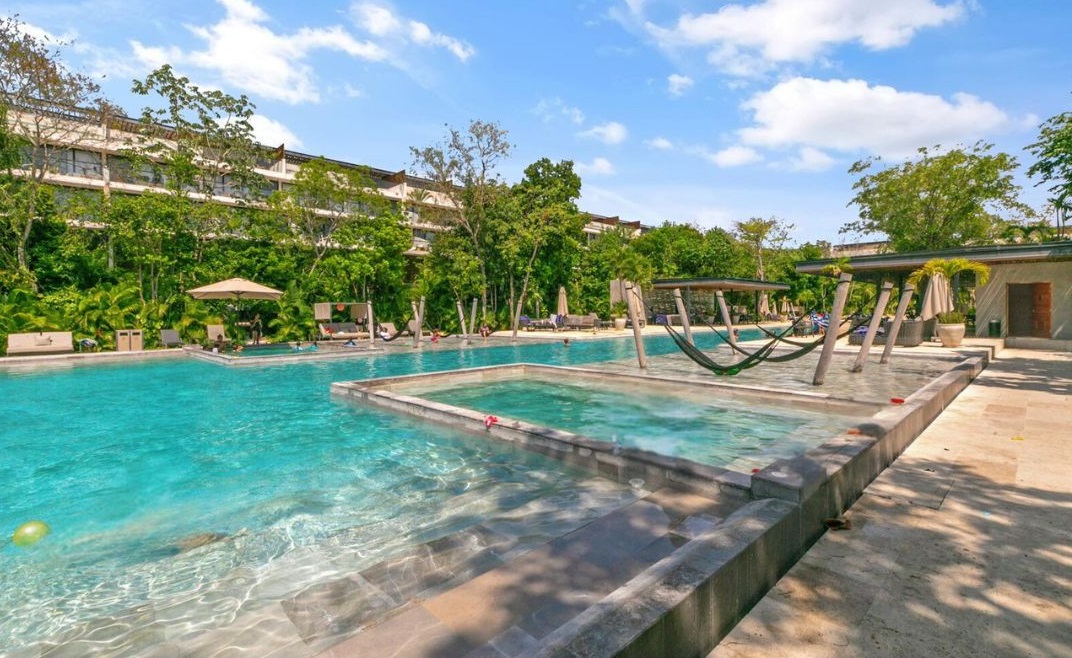 Incredible 4 bedroom condo in Playacar II