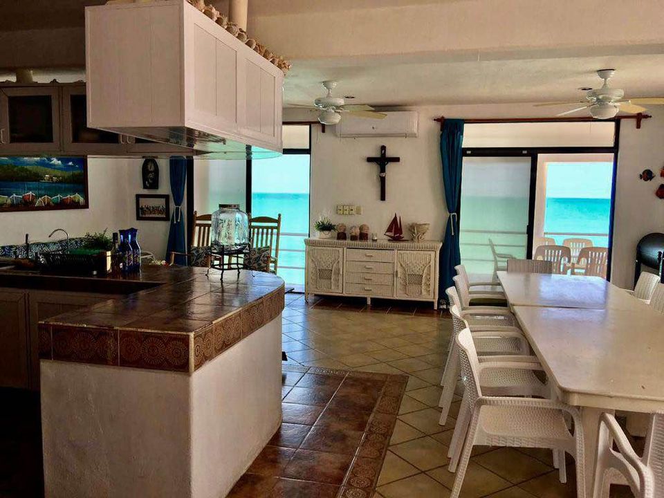 Beautiful 6-Bedroom Beachfront House in Campeche