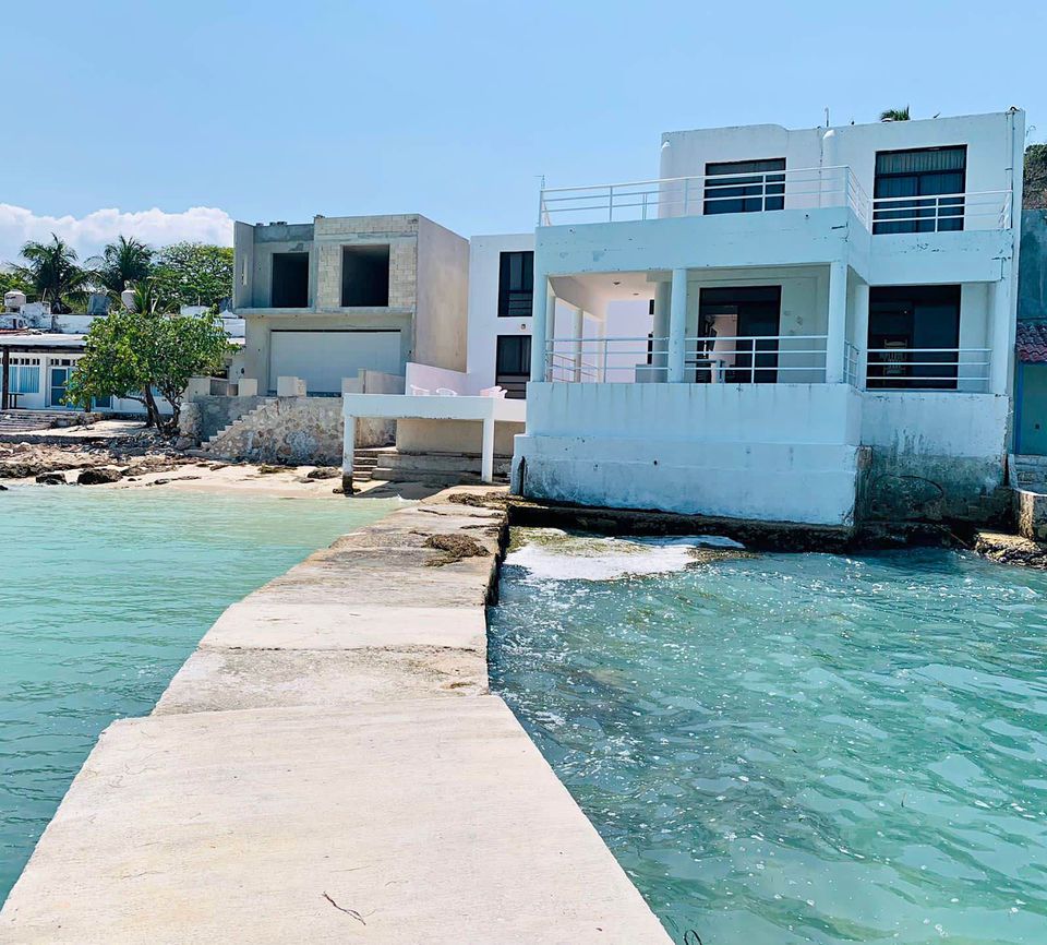 46162 Beautiful 6-Bedroom Beachfront House in  - Home