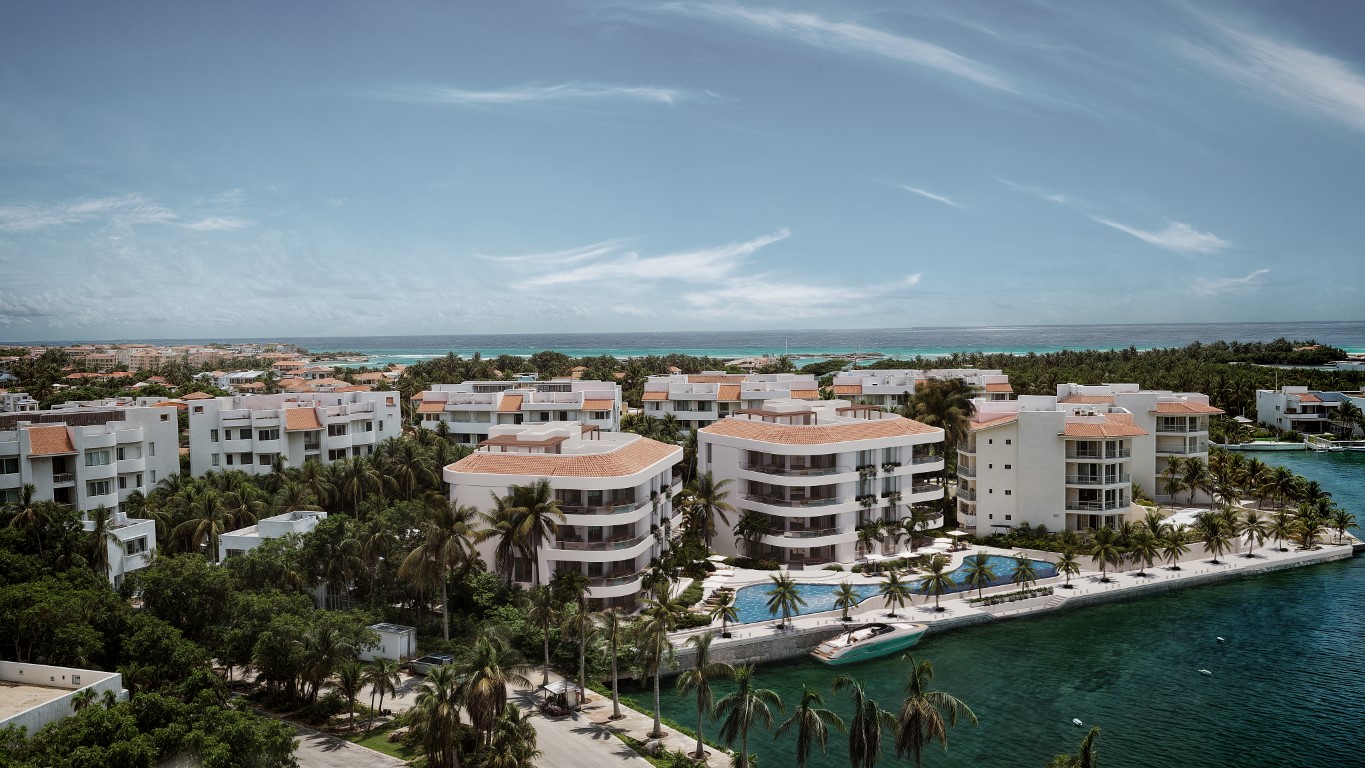 4 bedroom condo in front of the marina in Puerto Aventuras