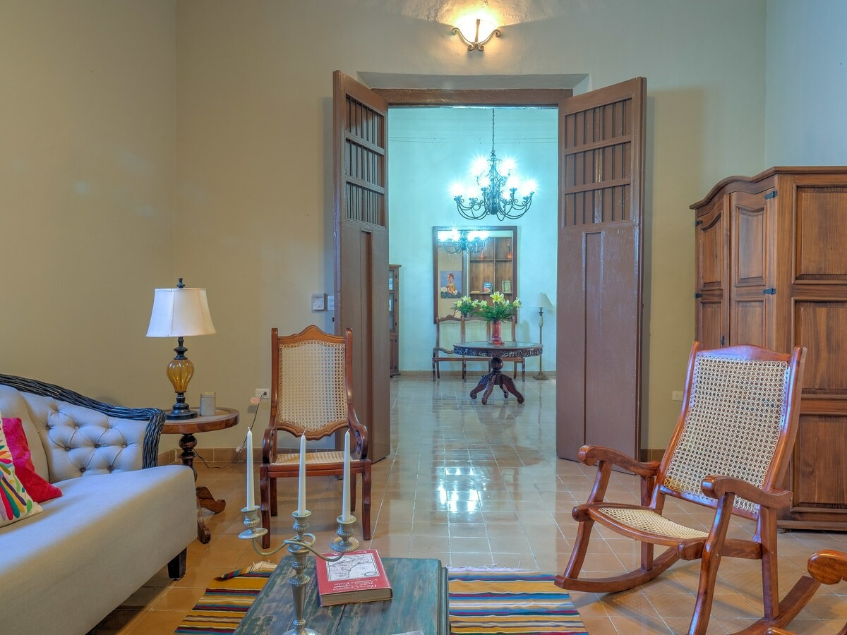 Beautiful Two-Bedroom Colonial House in Mérida