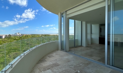 Oceanfront condo with three bedrooms in Telchac Puerto