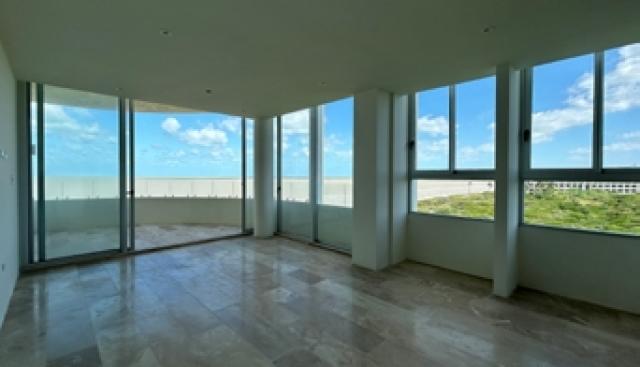 Oceanfront condo with three bedrooms in Telchac Puerto