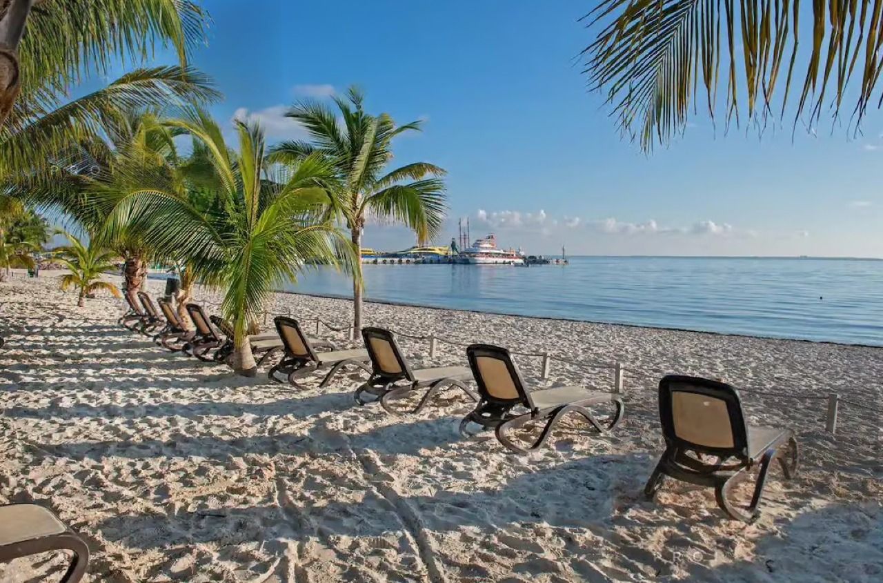 Exclusive 2-bedroom condo with direct beach access