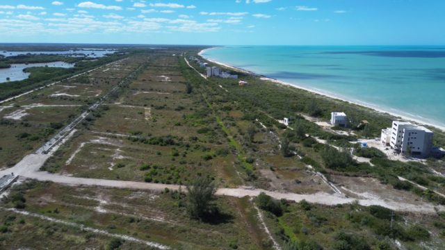 Residential Lot 100 Meters from the Beach in Sisal, Yucatán