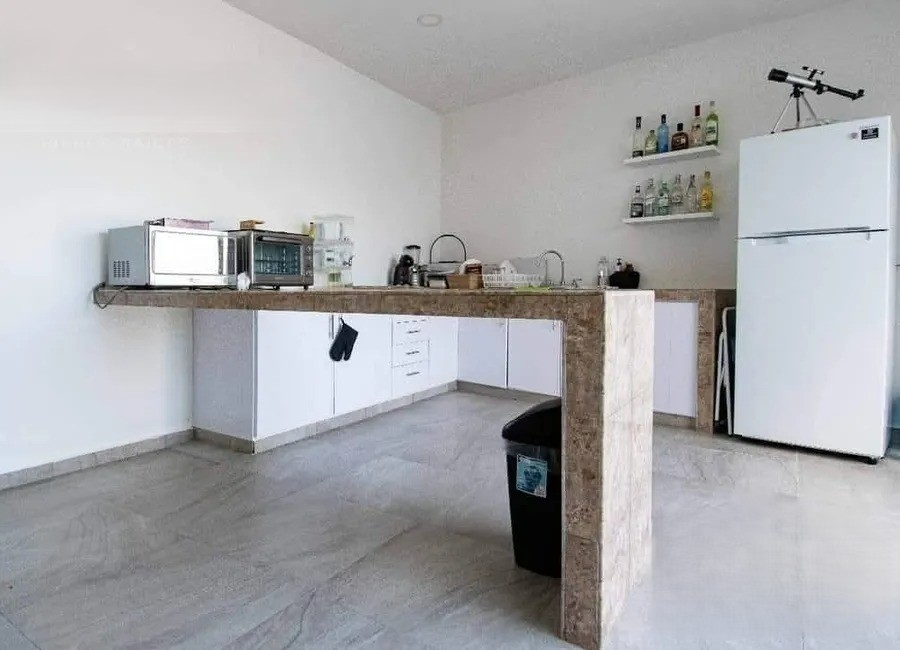 Seafront house with panoramic views and spacious areas