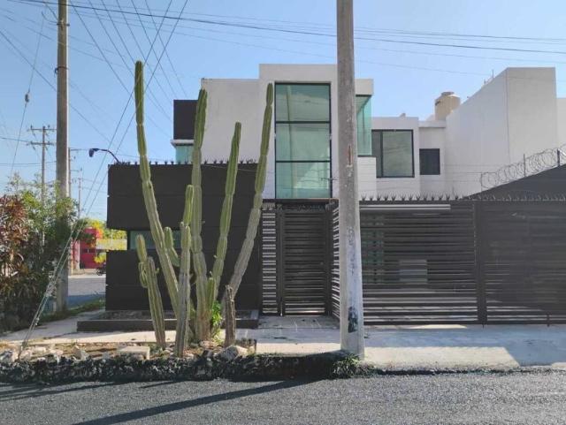 Spacious three-bedroom house in Campeche, Mexico