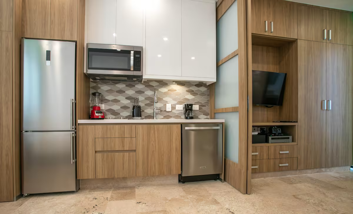  Condo w/ Rooftop Access – 6th Floor, Upgraded Unit