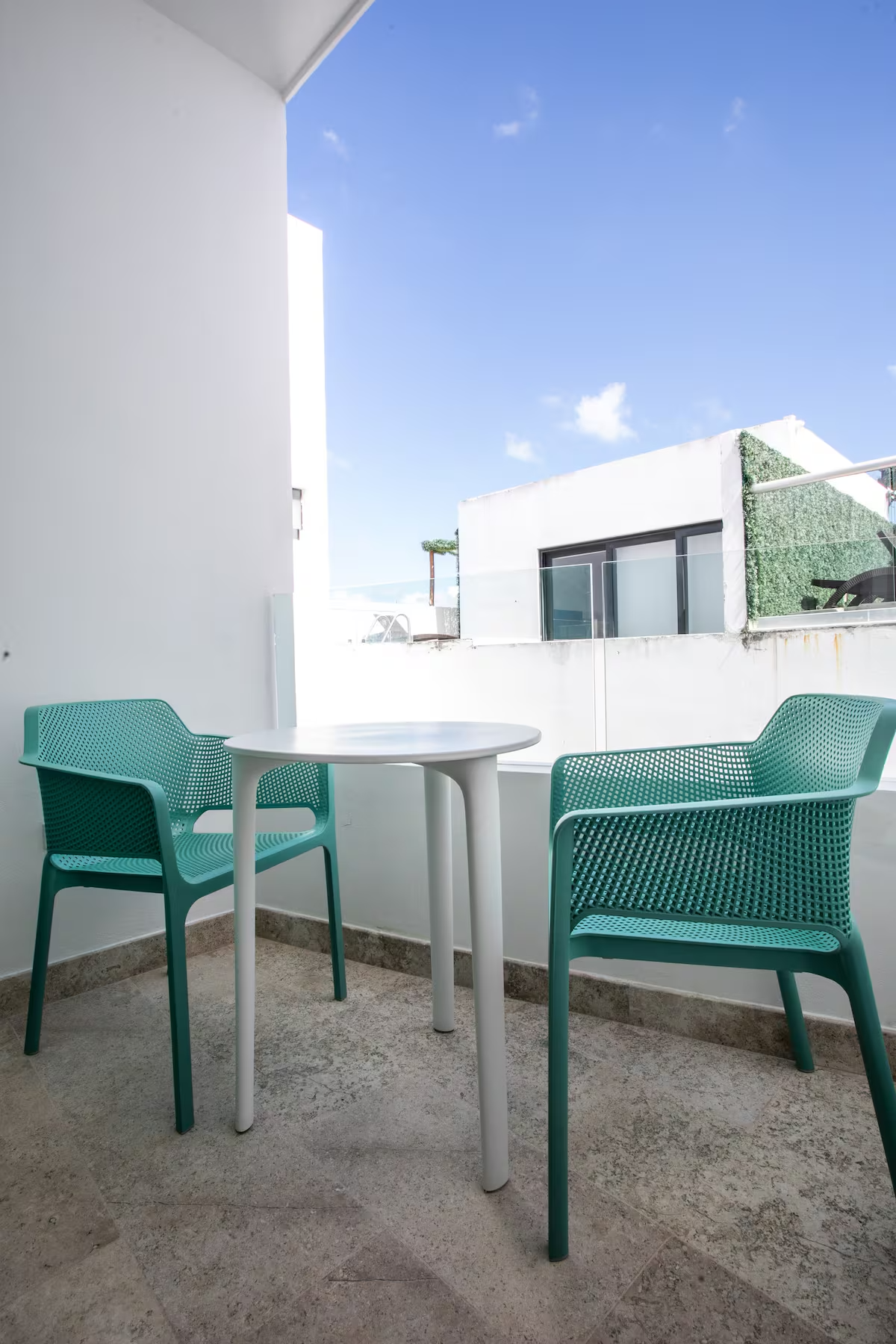  Condo w/ Rooftop Access – 6th Floor, Upgraded Unit