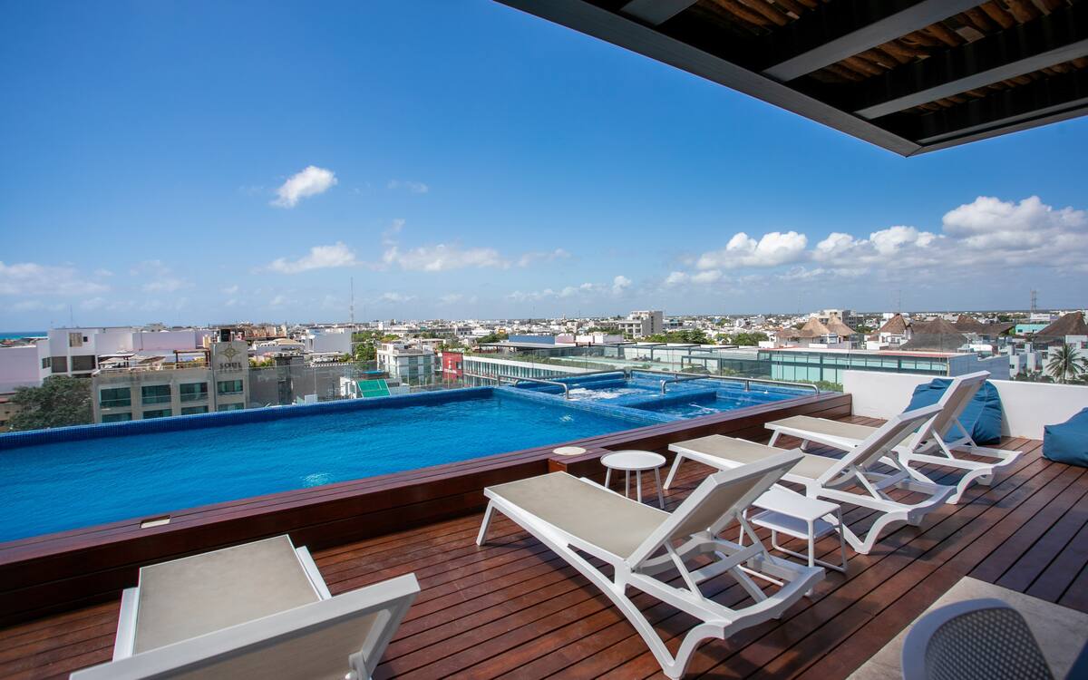  Condo w/ Rooftop Access – 6th Floor, Upgraded Unit