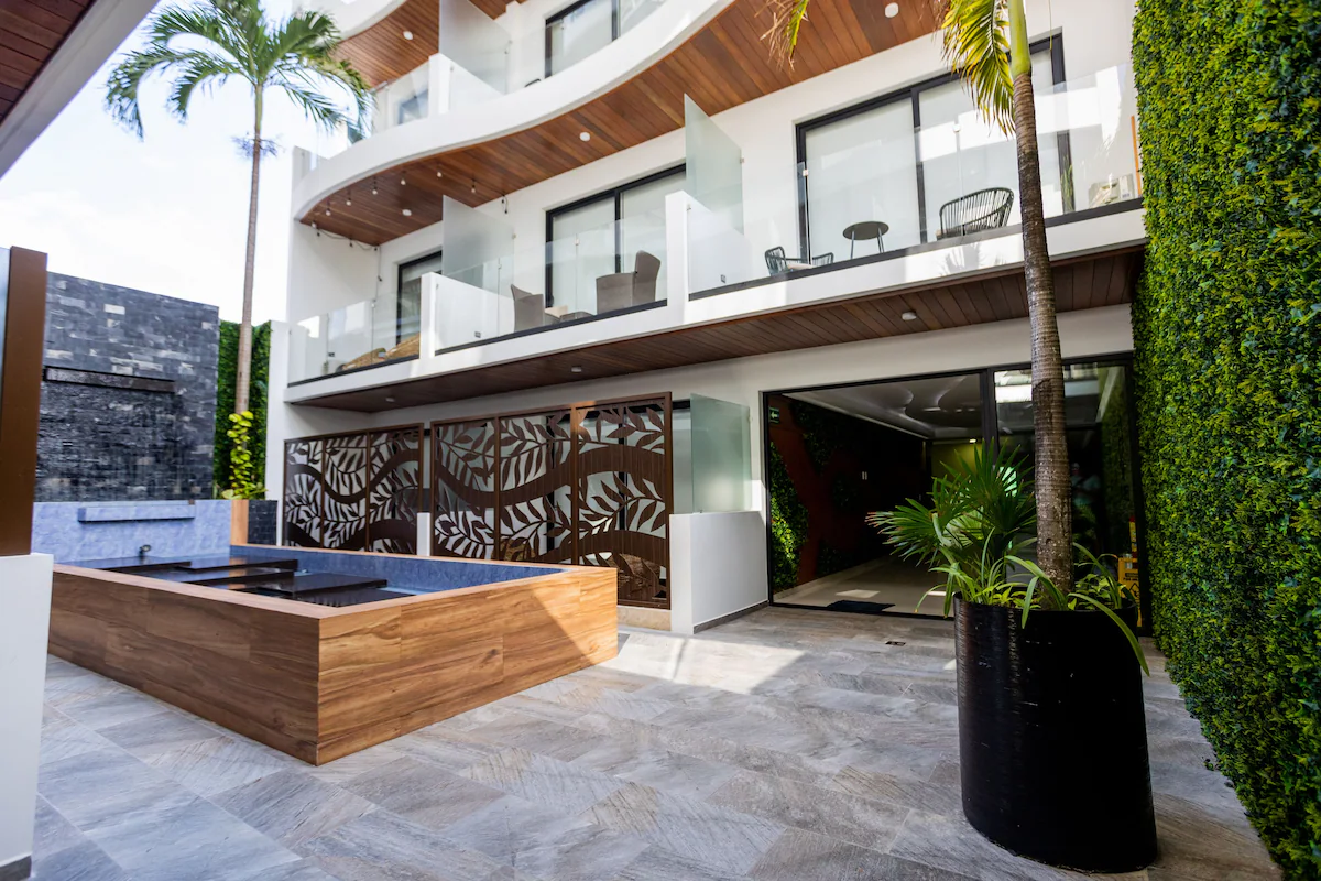 Smart Condo Steps from Rooftop in Prime Playa Location