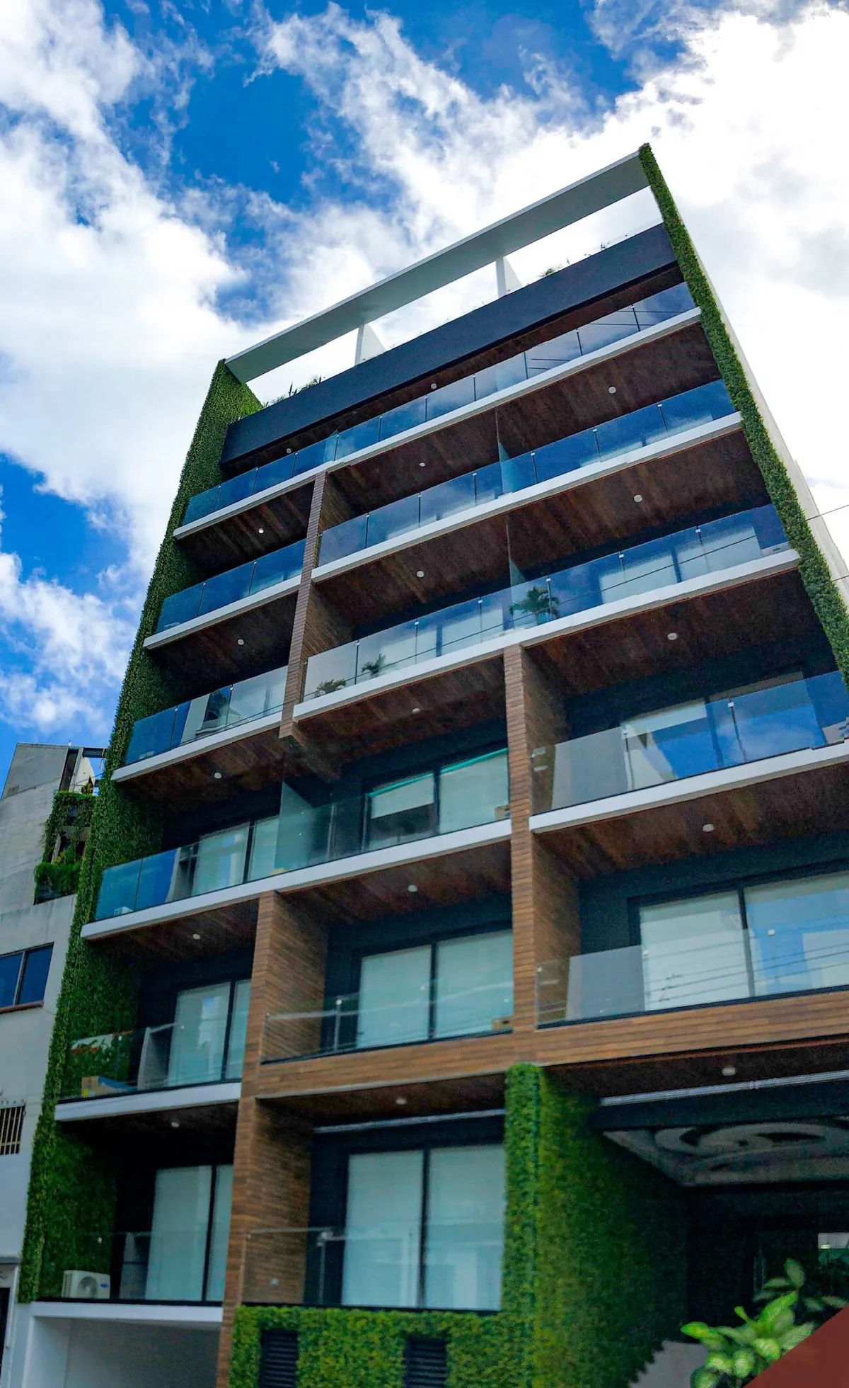 Upgraded 1-Bed Condo with Direct Rooftop Access