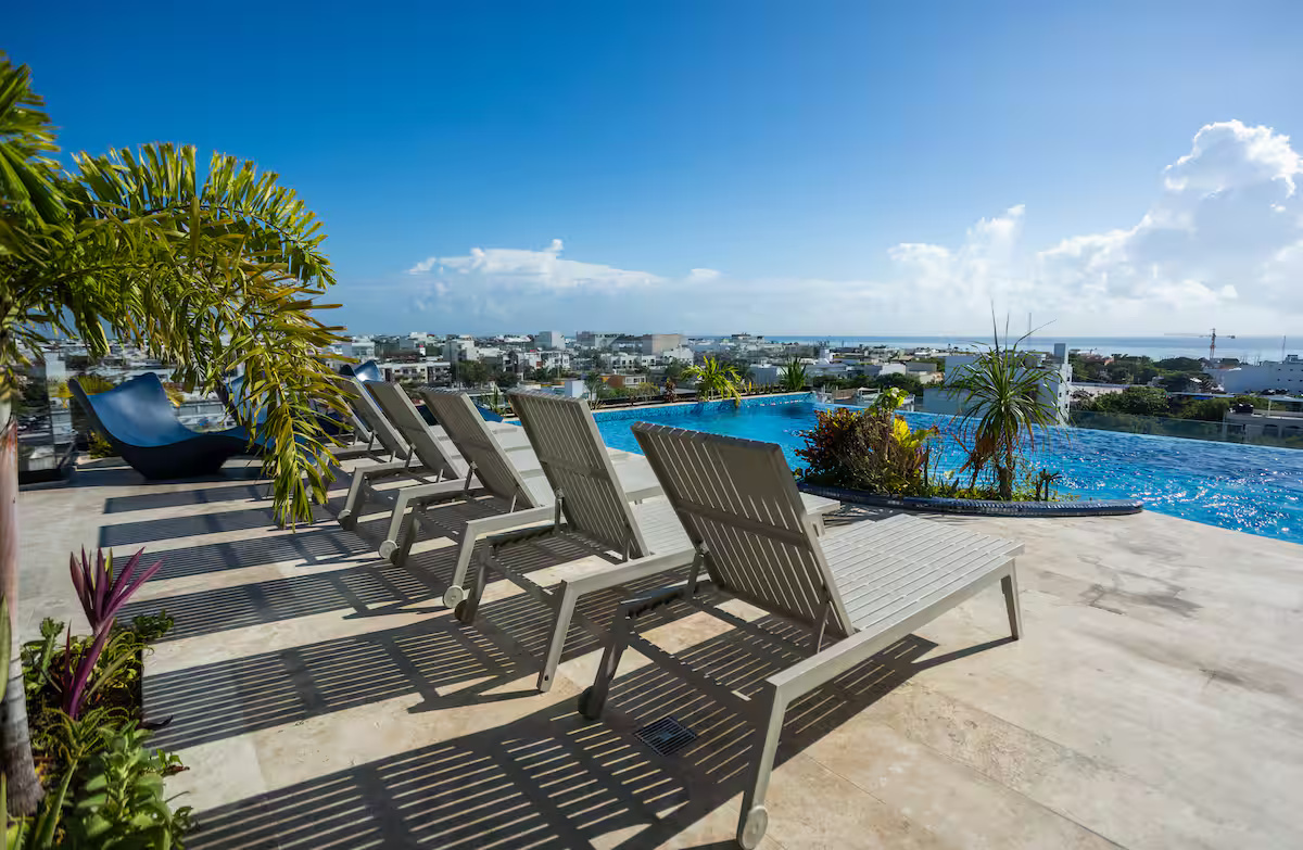 52485 Upgraded 1-Bed Condo with Direct Rooftop  - Condo