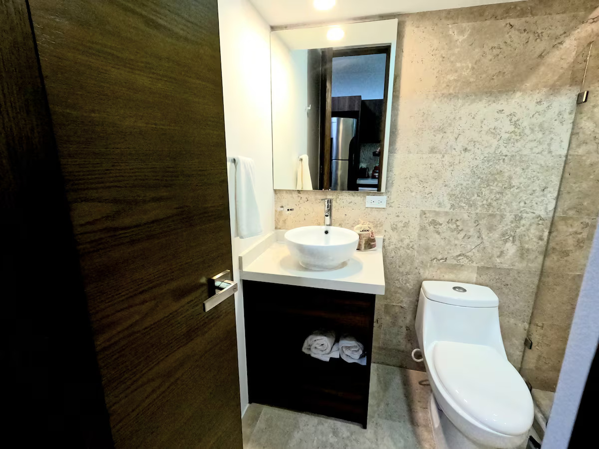 Upgraded 1-Bed Condo with Direct Rooftop Access