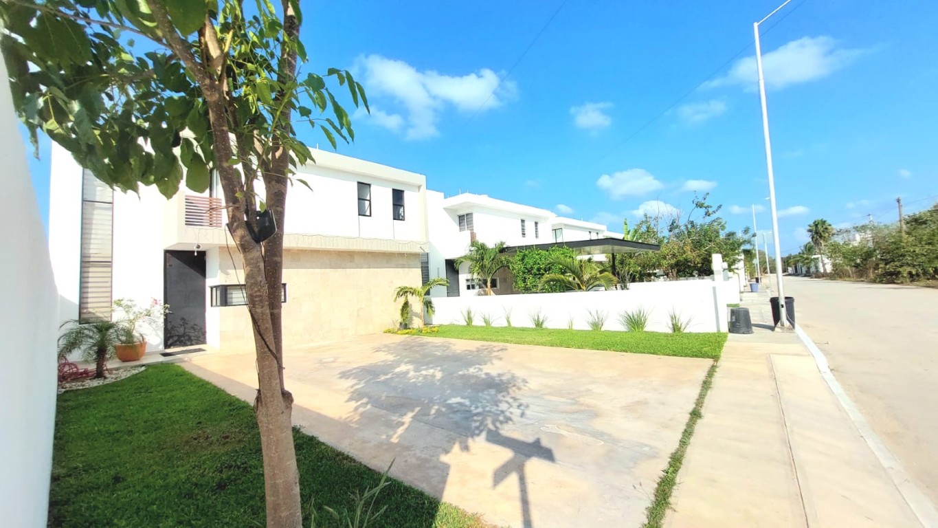 3-bedroom house with pool and covered terrace in Dzitya