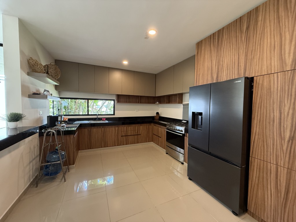 3-bedroom house with pool and covered terrace in Dzitya