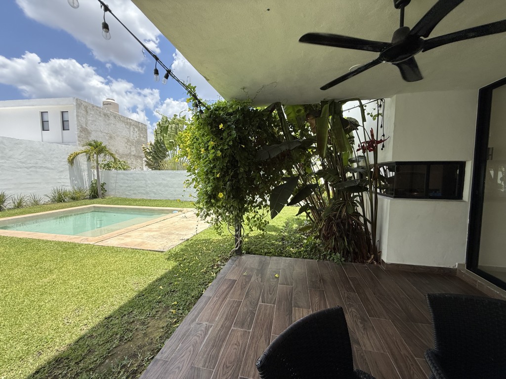 3-bedroom house with pool and covered terrace in Dzitya