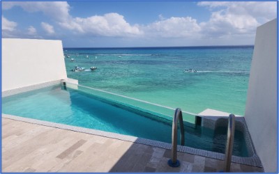 Luxury 2BR Penthouse with Rooftop Pool & Jacuzzi