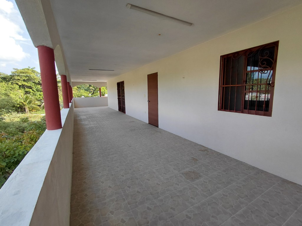 House with Pool and 3 Bedrooms 600 Meters from the Beach