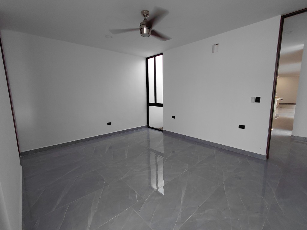 Single-story house with three bedrooms and a pool in Cholul