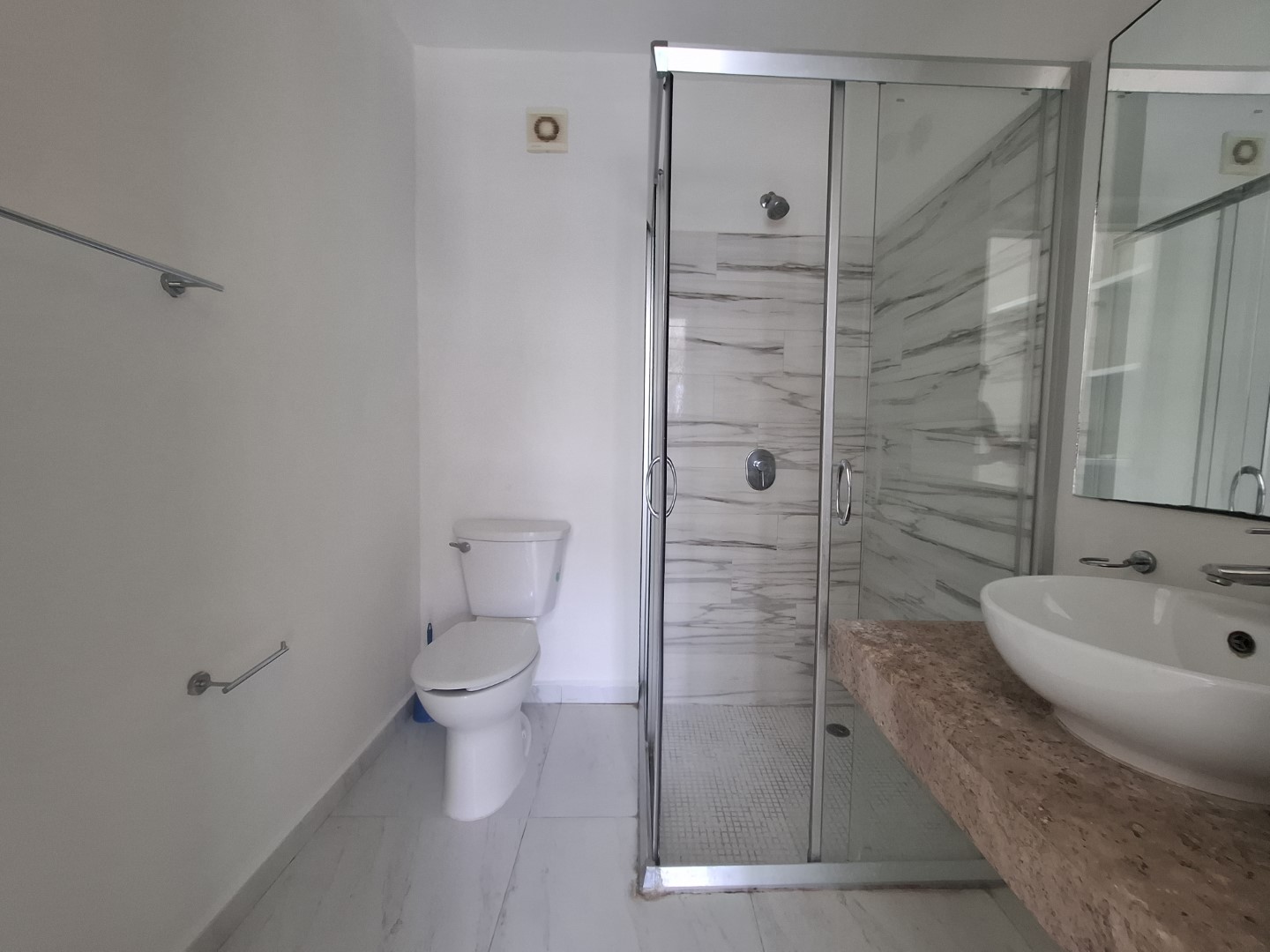 Spacious 3 bedroom penthouse