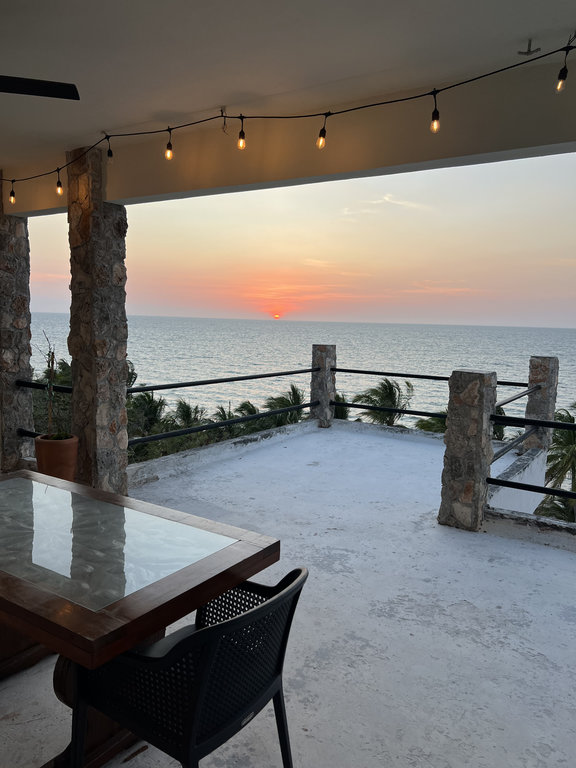 6-Bedroom Beachfront House in San Lorenzo