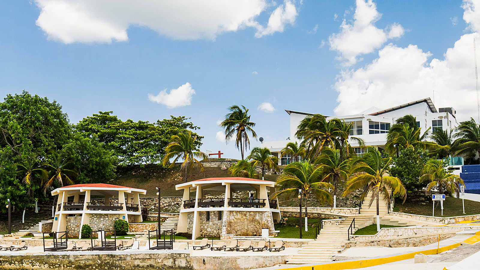 Beachfront lot in Campeche Nautical Club
