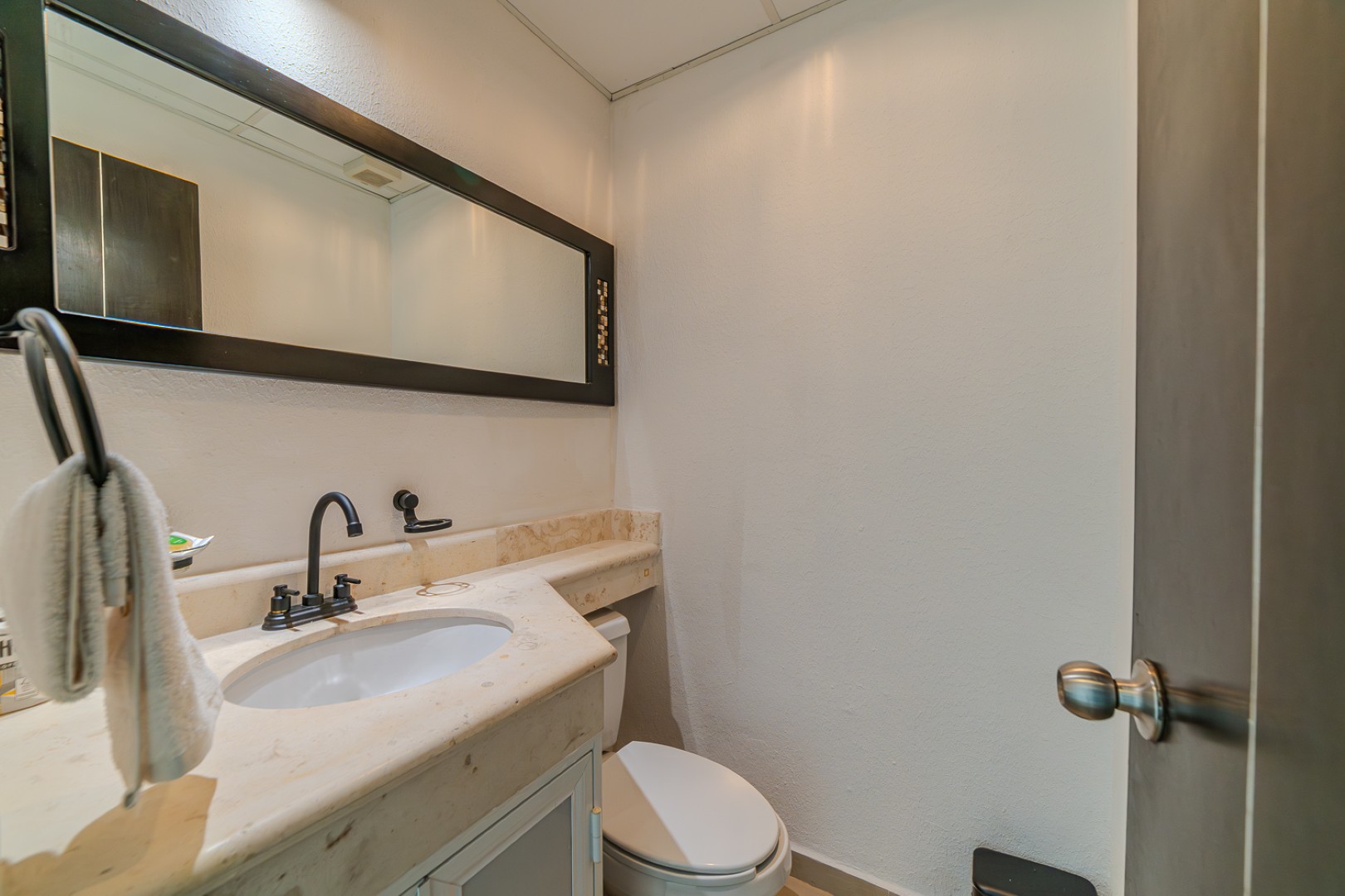 Ample Fully Furnished 2-Bedroom Penthouse in Playa del Carmen