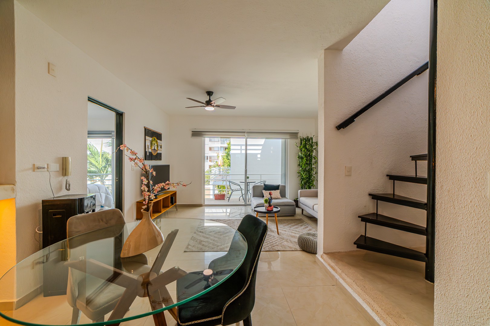 Ample Fully Furnished 2-Bedroom Penthouse in Playa del Carmen