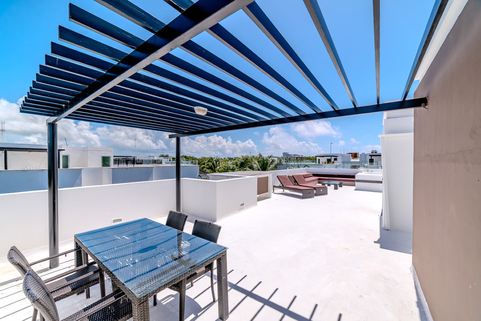Spacious 2-Bedroom Penthouse with Rooftop in Playa del Carmen